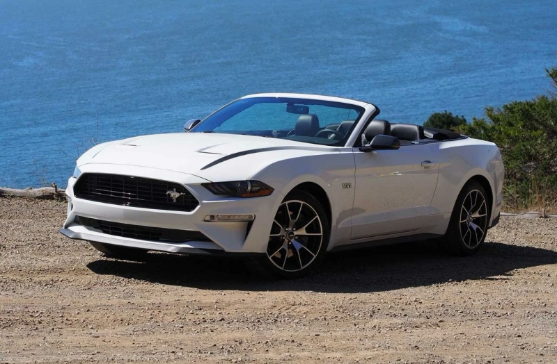FORD MUSTANG
